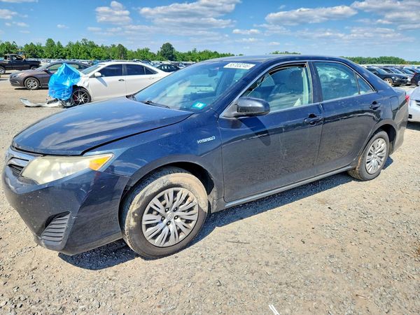 2013 TOYOTA CAMRY SOLA Hybrid — Front 3/4