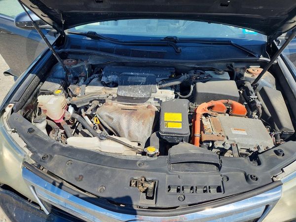 2013 TOYOTA CAMRY SOLA Hybrid — Engine bay