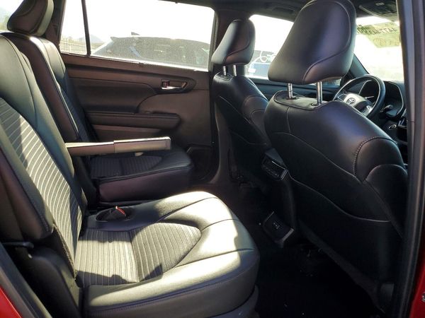 2024 TOYOTA HIGHLANDER