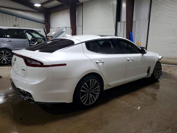 2019 KIA STINGER Premium