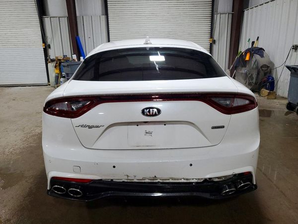 2019 KIA STINGER Premium