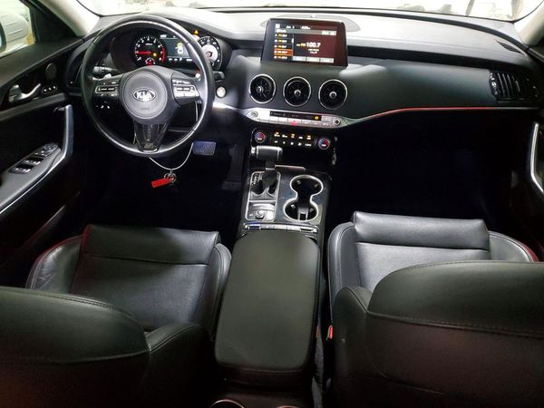 2019 KIA STINGER Premium