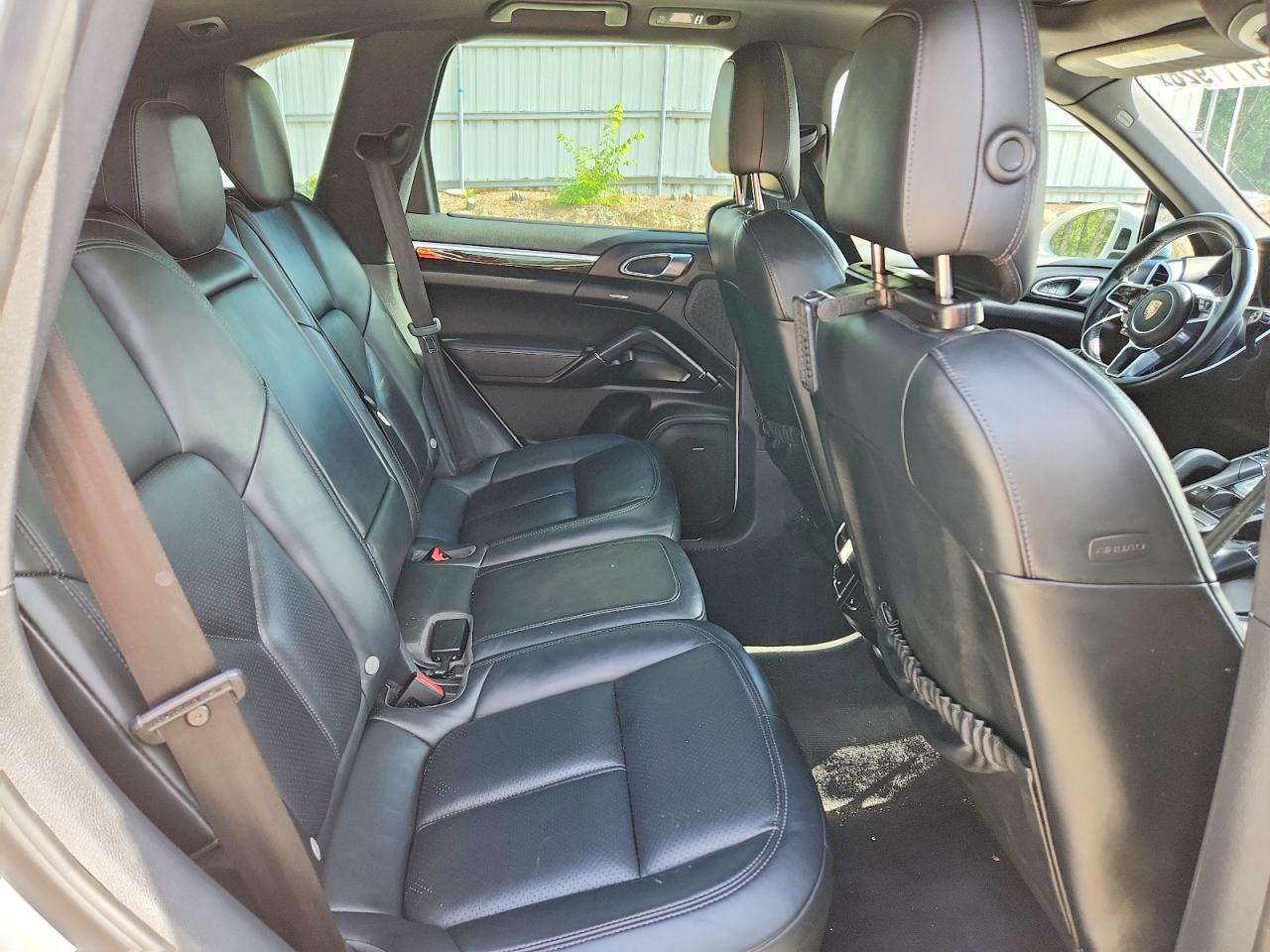 2016 PORSCHE CAYENNE