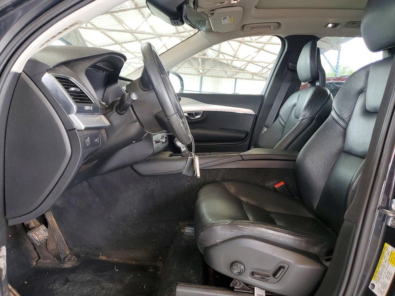 2017 VOLVO XC90 Momentum
