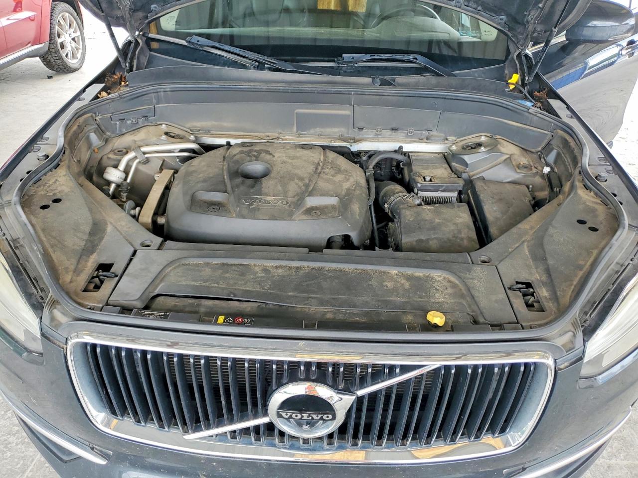 2017 VOLVO XC90 Momentum
