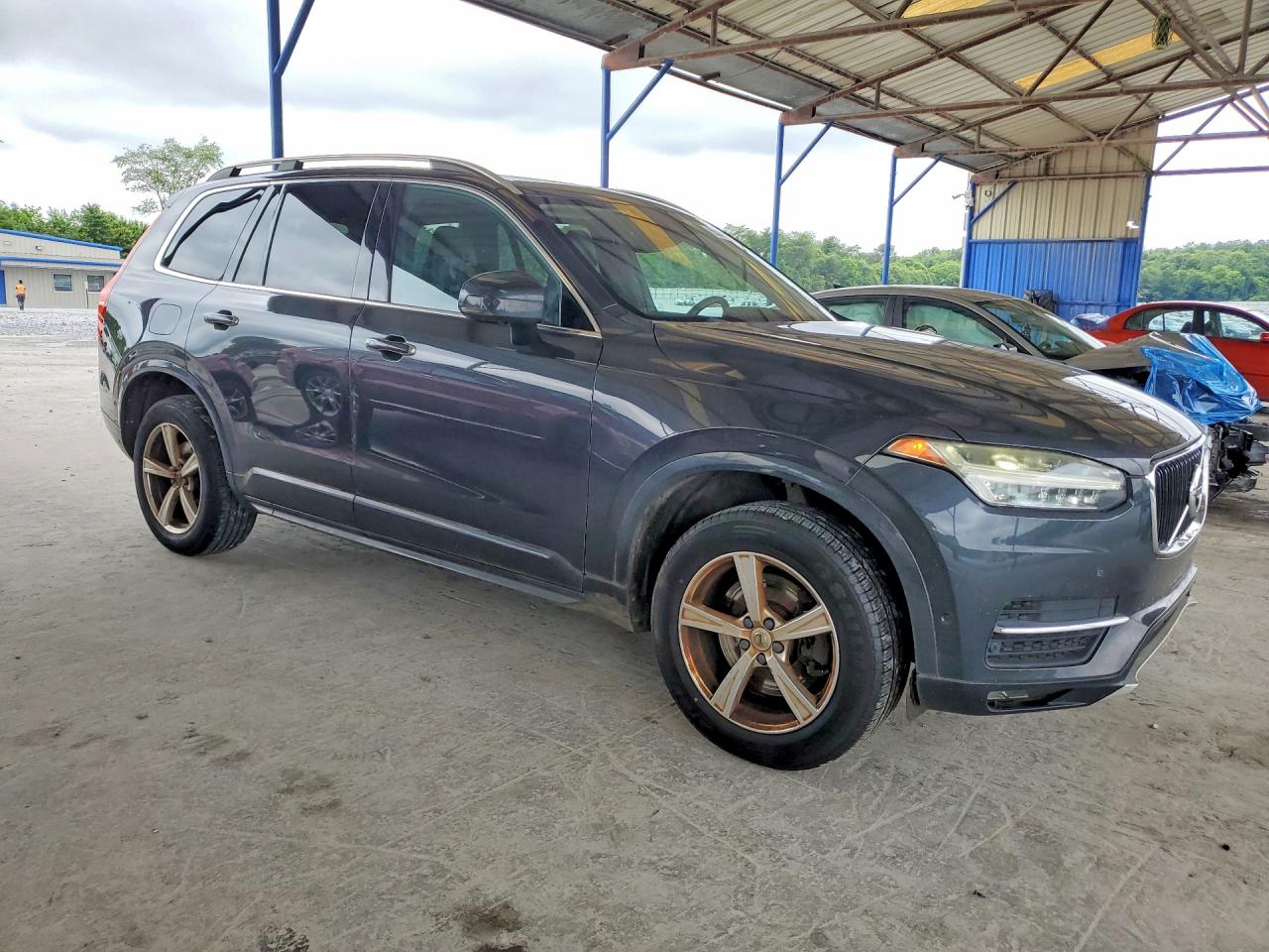 2017 VOLVO XC90 Momentum