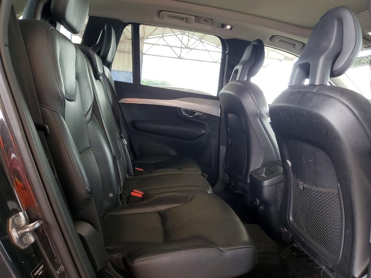 2017 VOLVO XC90 Momentum