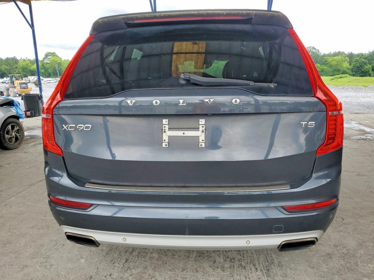 2017 VOLVO XC90 Momentum