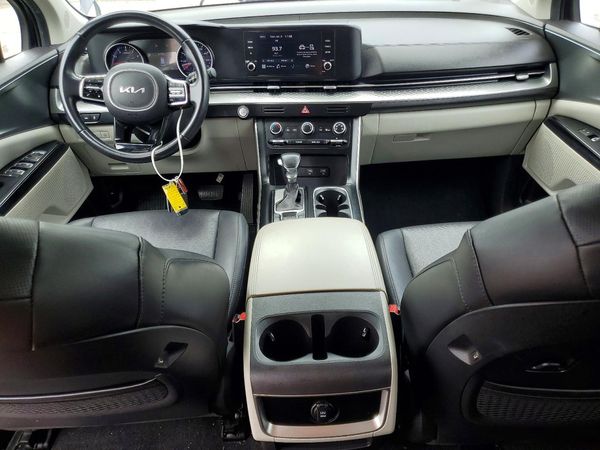 2022 KIA CARNIVAL LX, LX Seat Package