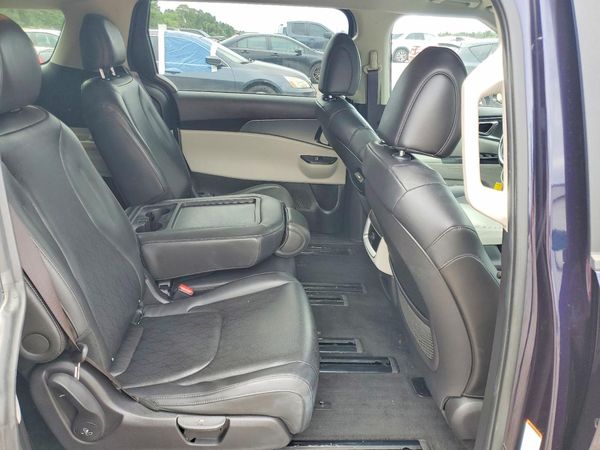 2022 KIA CARNIVAL LX, LX Seat Package