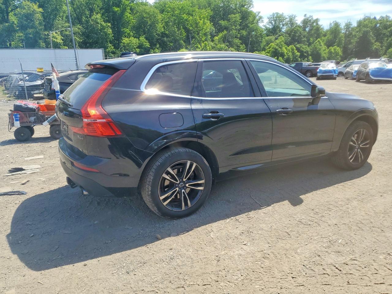 2020 VOLVO XC60 Momentum