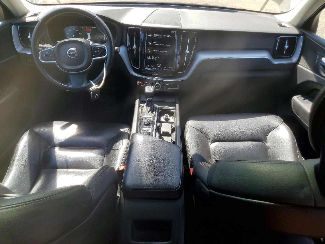 2020 VOLVO XC60 Momentum