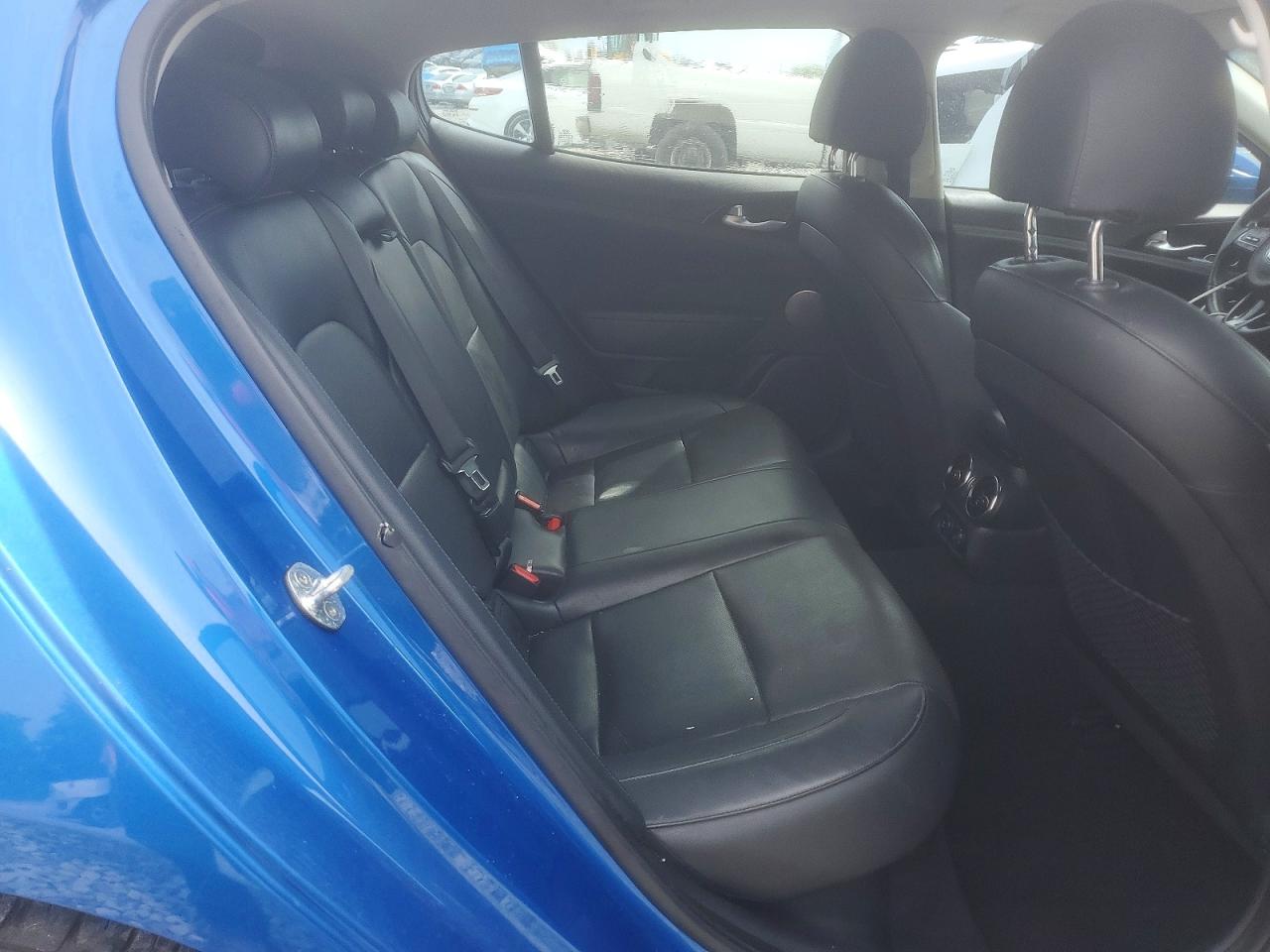 2019 KIA STINGER Premium
