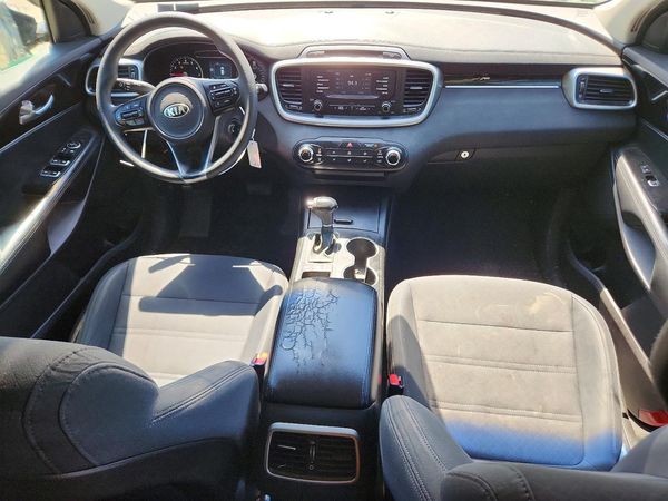 2016 KIA SORENTO L / LX