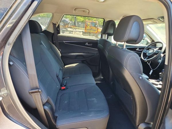 2016 KIA SORENTO L / LX