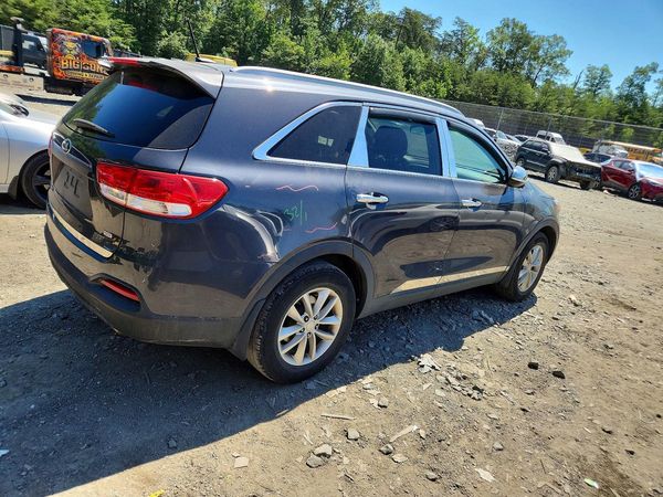 2016 KIA SORENTO L / LX
