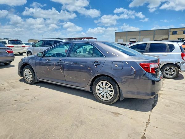 2014 TOYOTA CAMRY
