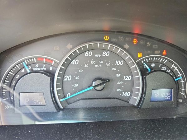 2014 TOYOTA CAMRY