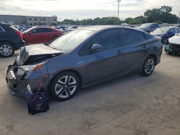 2016 TOYOTA PRIUS