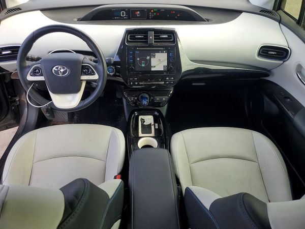 2016 TOYOTA PRIUS