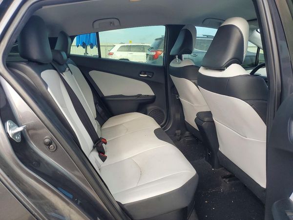 2016 TOYOTA PRIUS