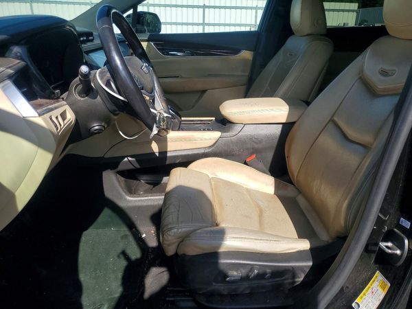 2017 CADILLAC XT5