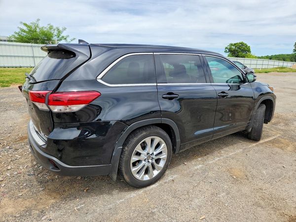 2017 TOYOTA HIGHLANDER SE/XLE
