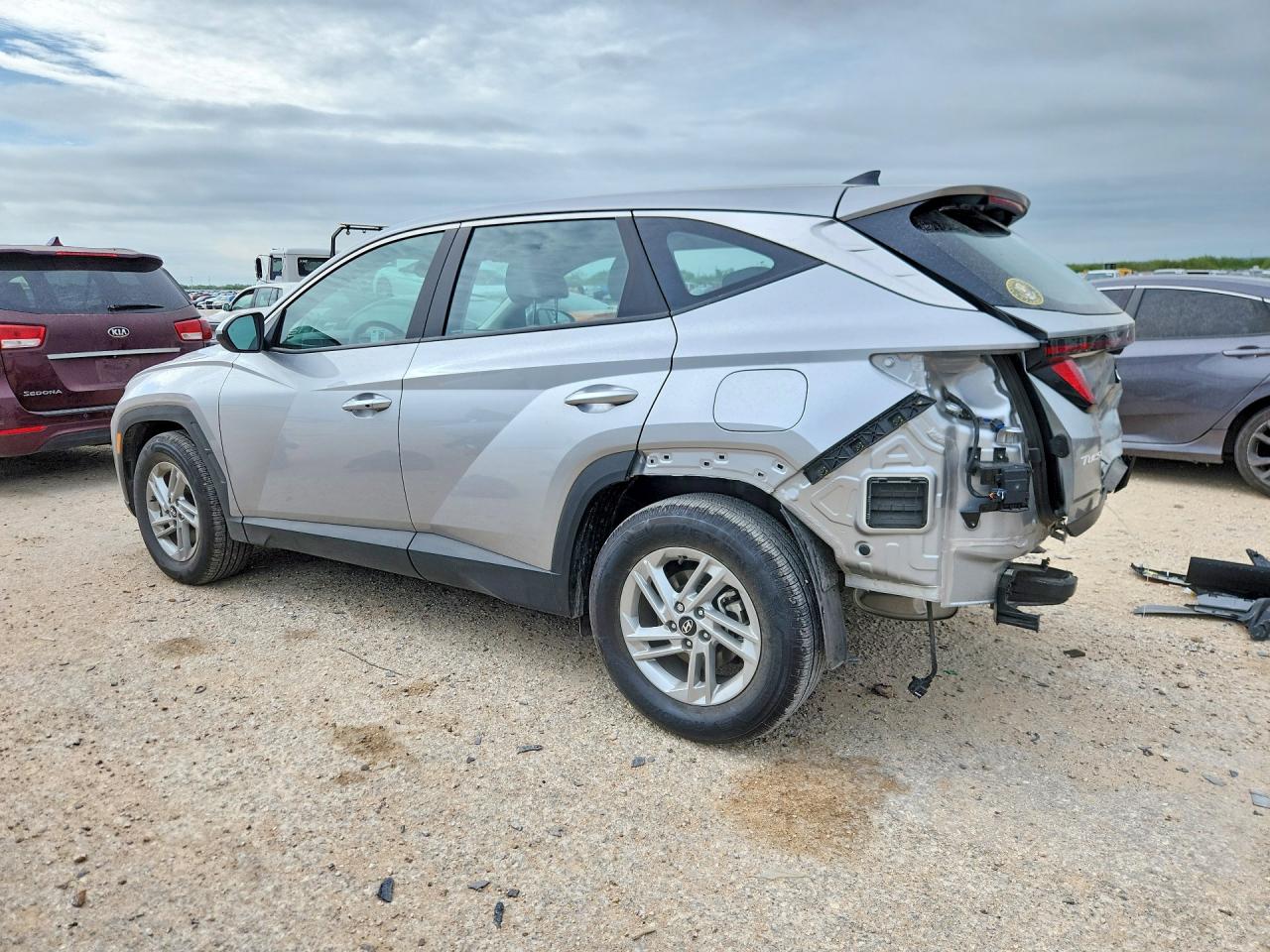 2025 HYUNDAI TUCSON SE