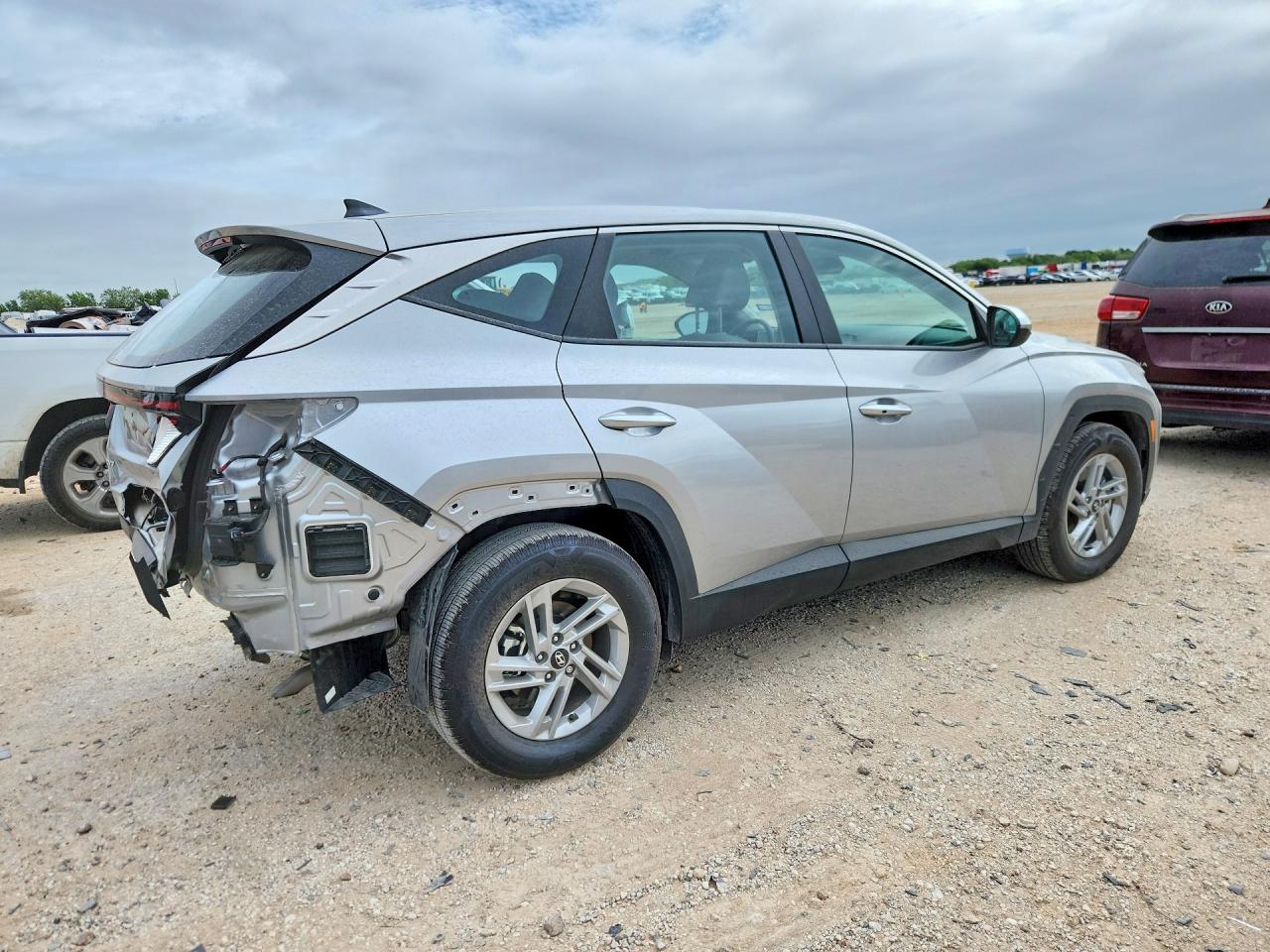 2025 HYUNDAI TUCSON SE