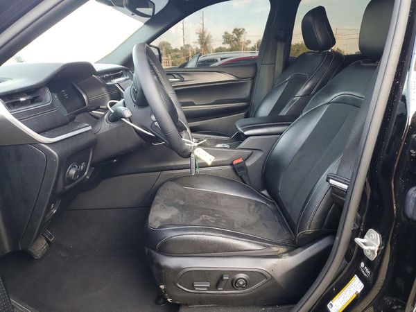 2024 JEEP GRAND CHEROKEE Laredo