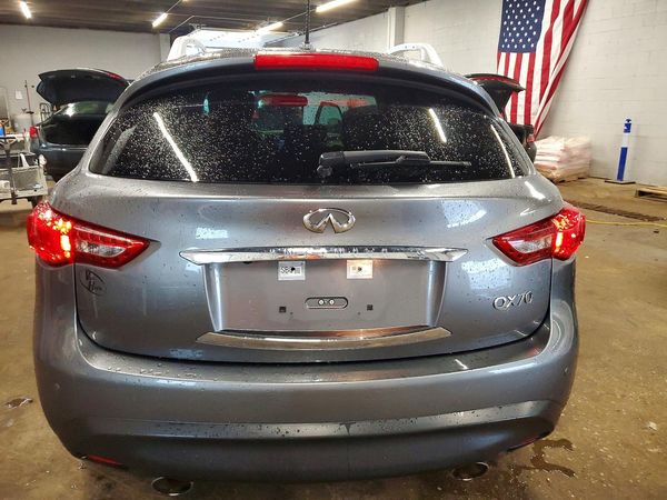 2017 INFINITI QX70