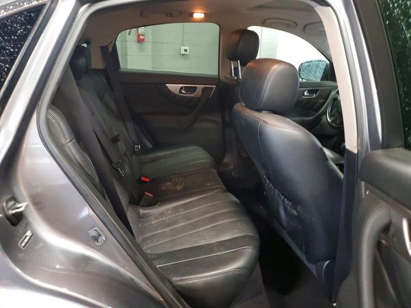 2017 INFINITI QX70