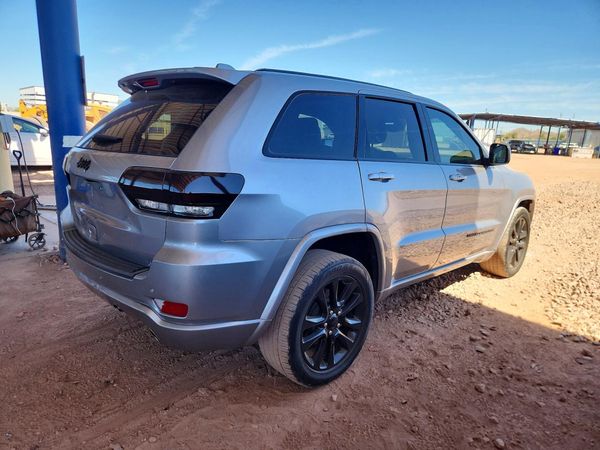 2018 JEEP GRAND CHEROKEE LAREDO 4X2