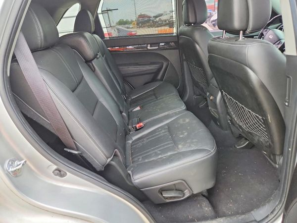 2014 KIA SORENTO Base/ LX