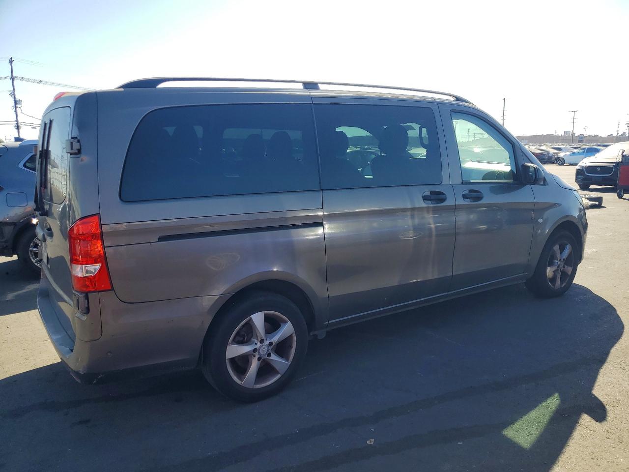 2016 MERCEDES-BENZ METRIS