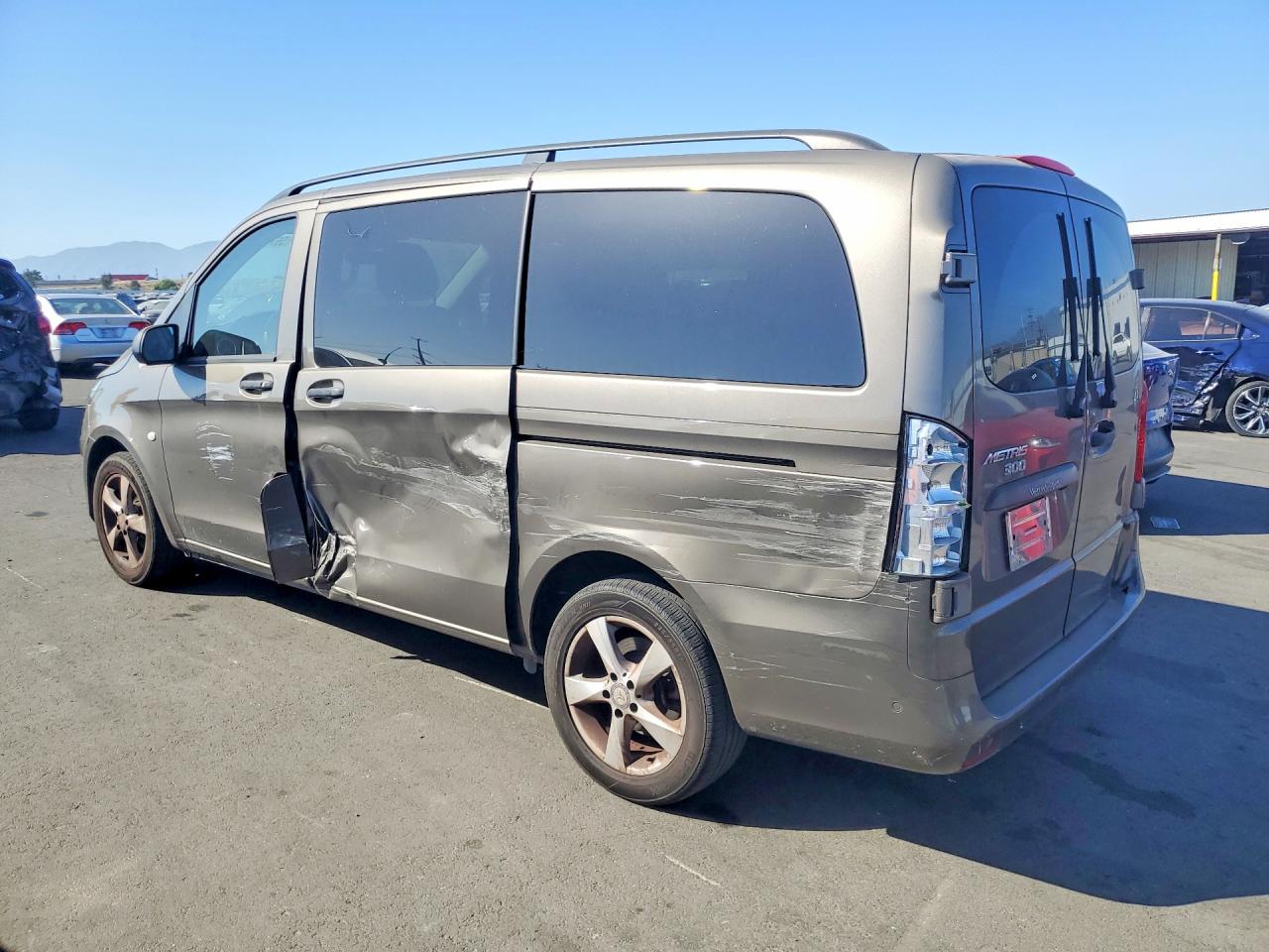 2016 MERCEDES-BENZ METRIS