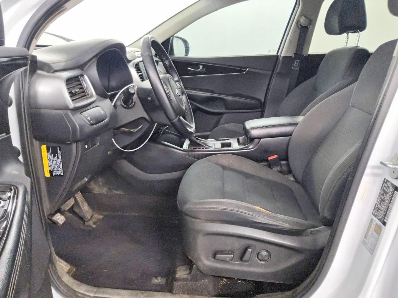 2016 KIA SORENTO L / LX