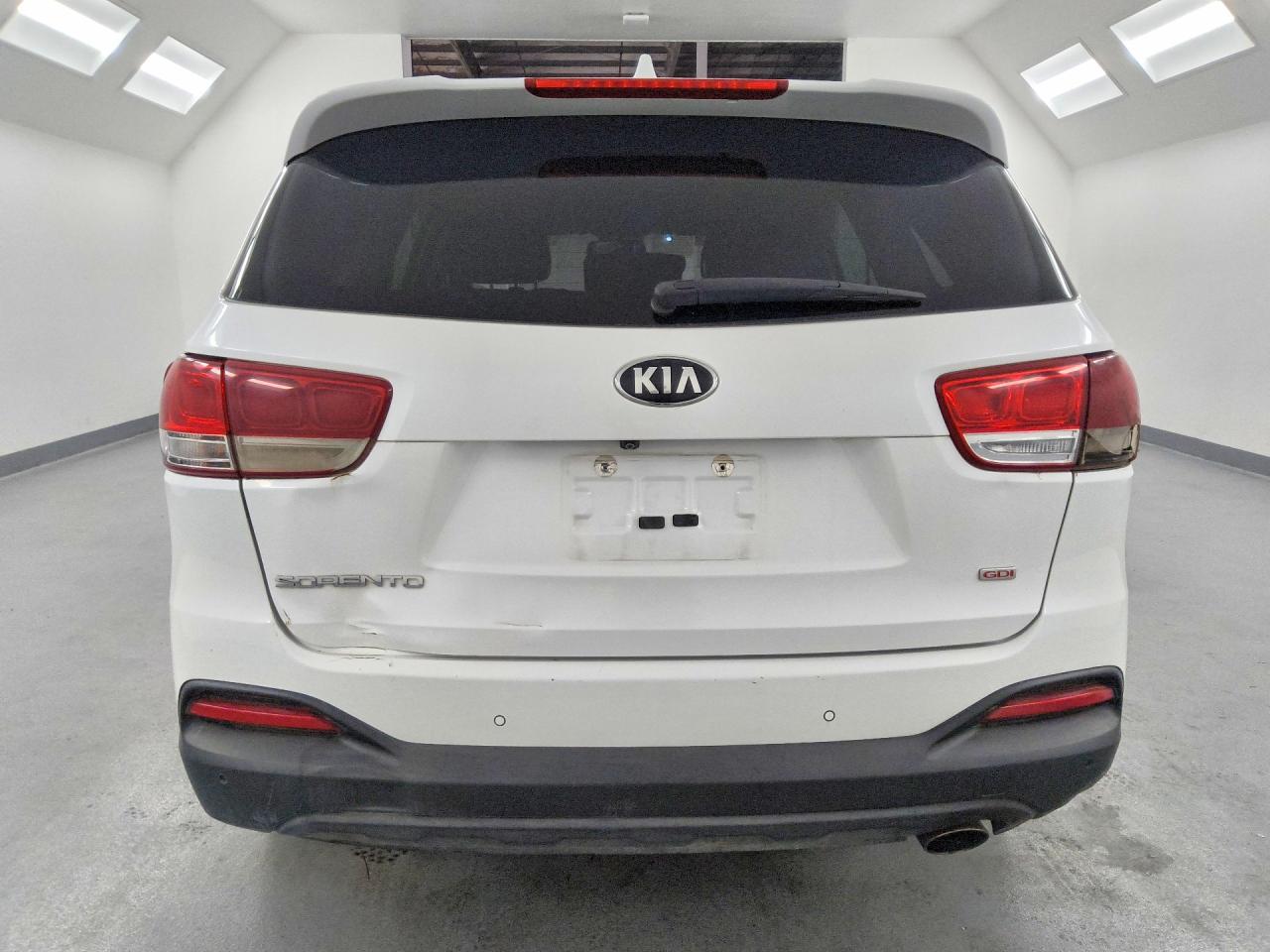 2016 KIA SORENTO L / LX