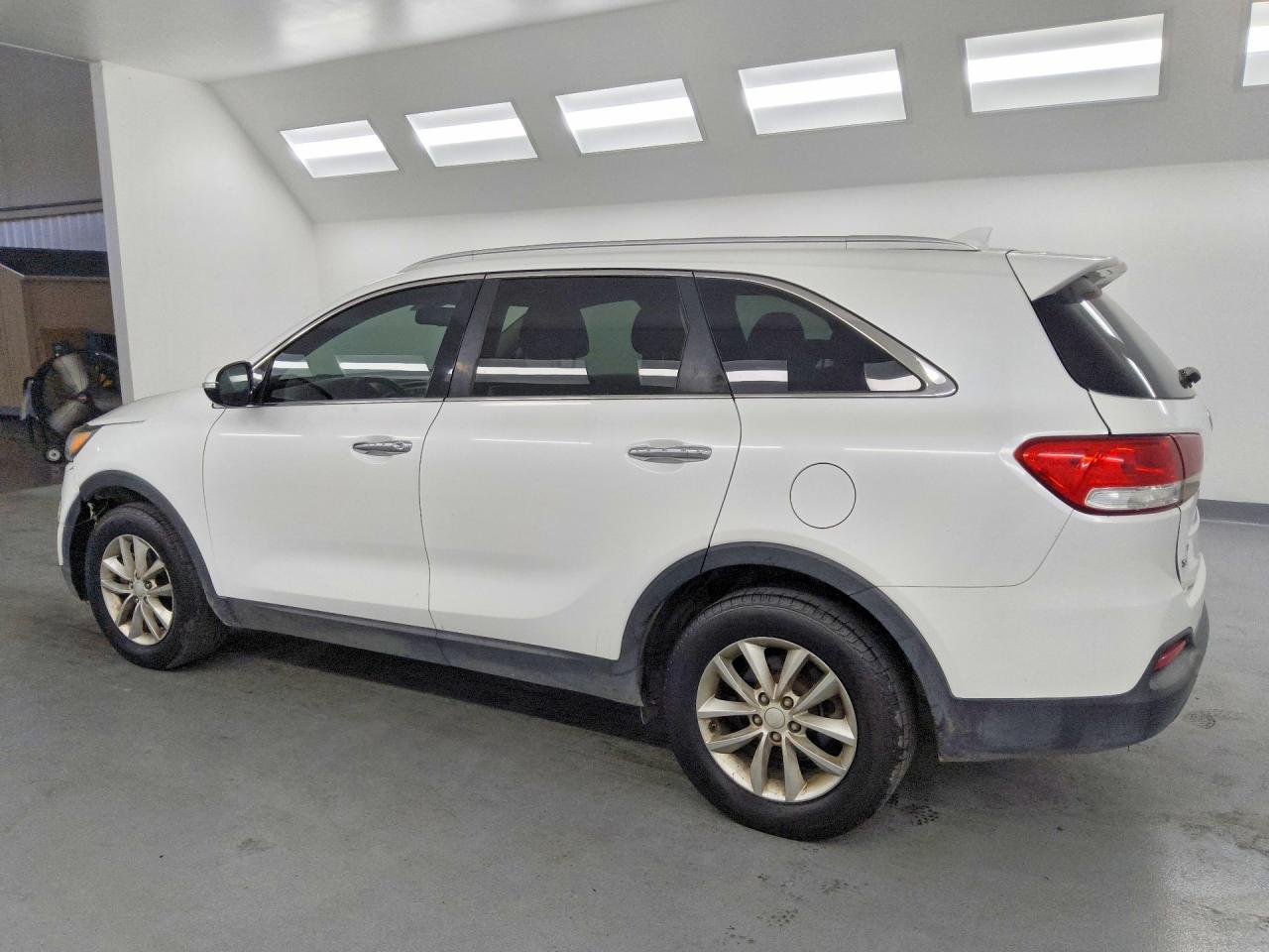2016 KIA SORENTO L / LX