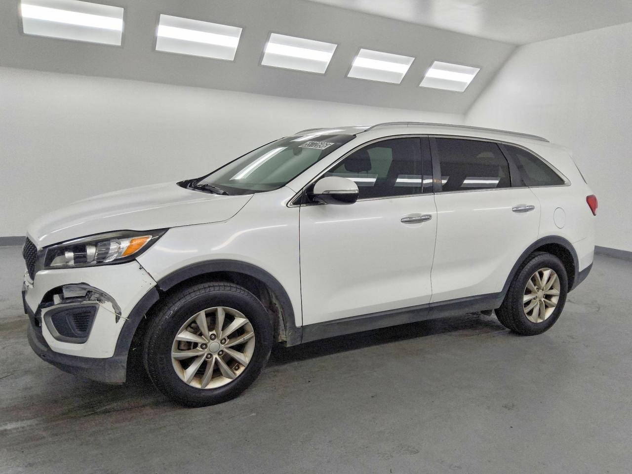 2016 KIA SORENTO L / LX