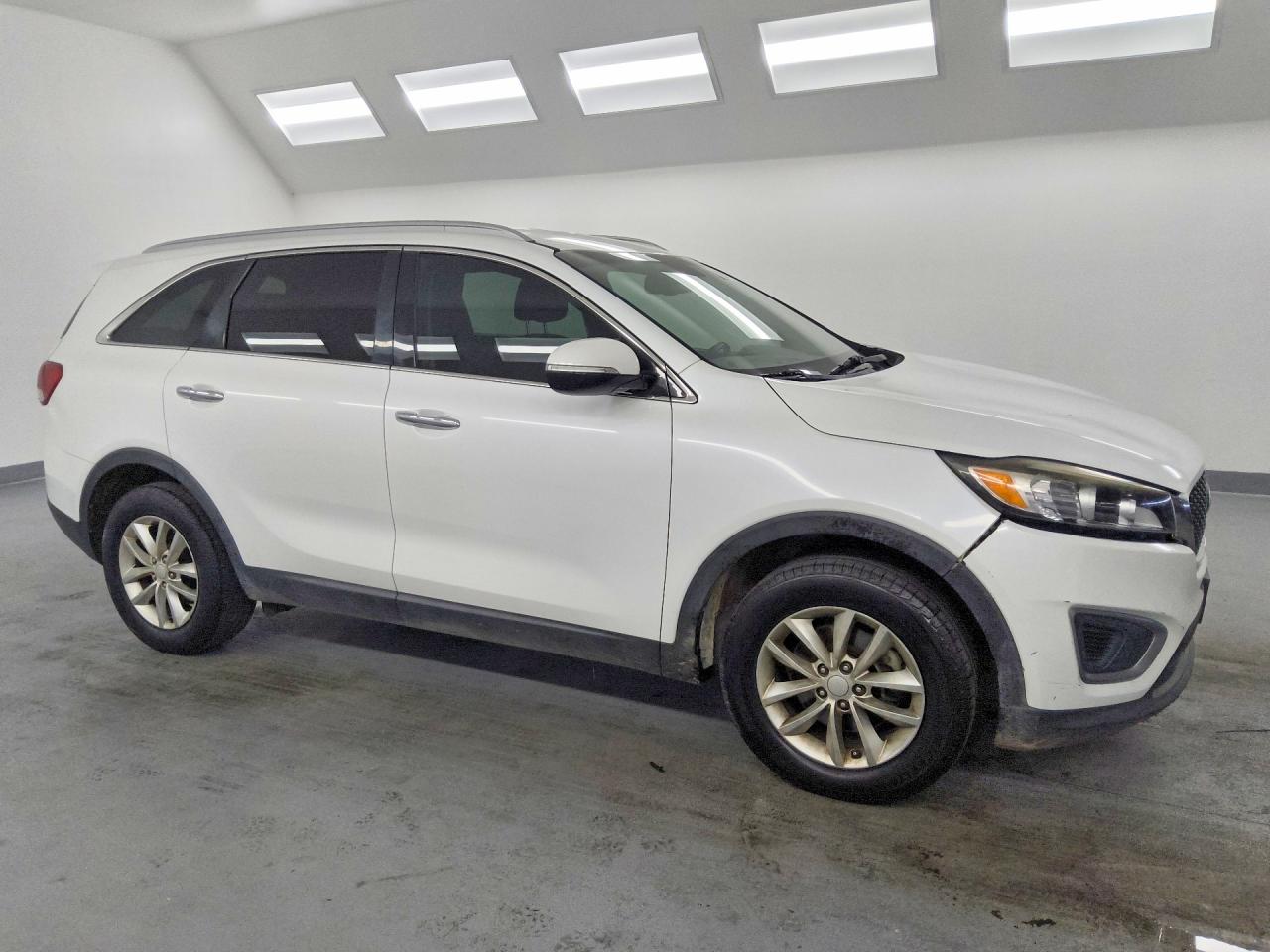 2016 KIA SORENTO L / LX