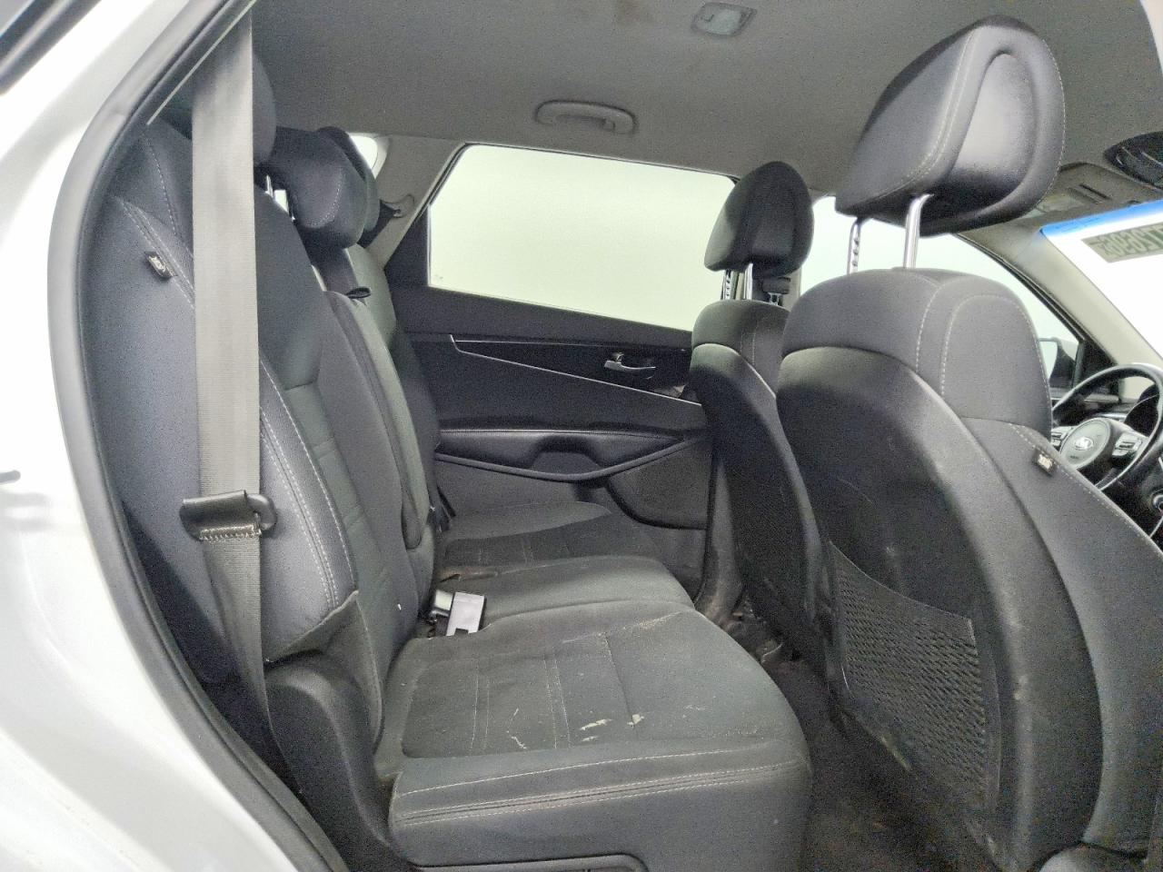 2016 KIA SORENTO L / LX