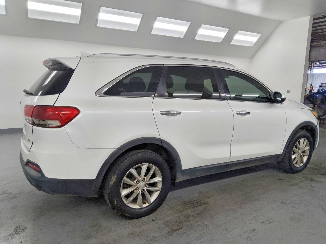 2016 KIA SORENTO L / LX