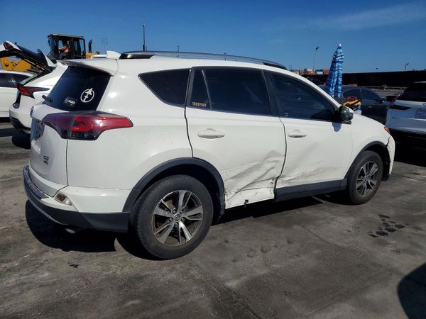 2018 TOYOTA RAV4 Adventure/XLE