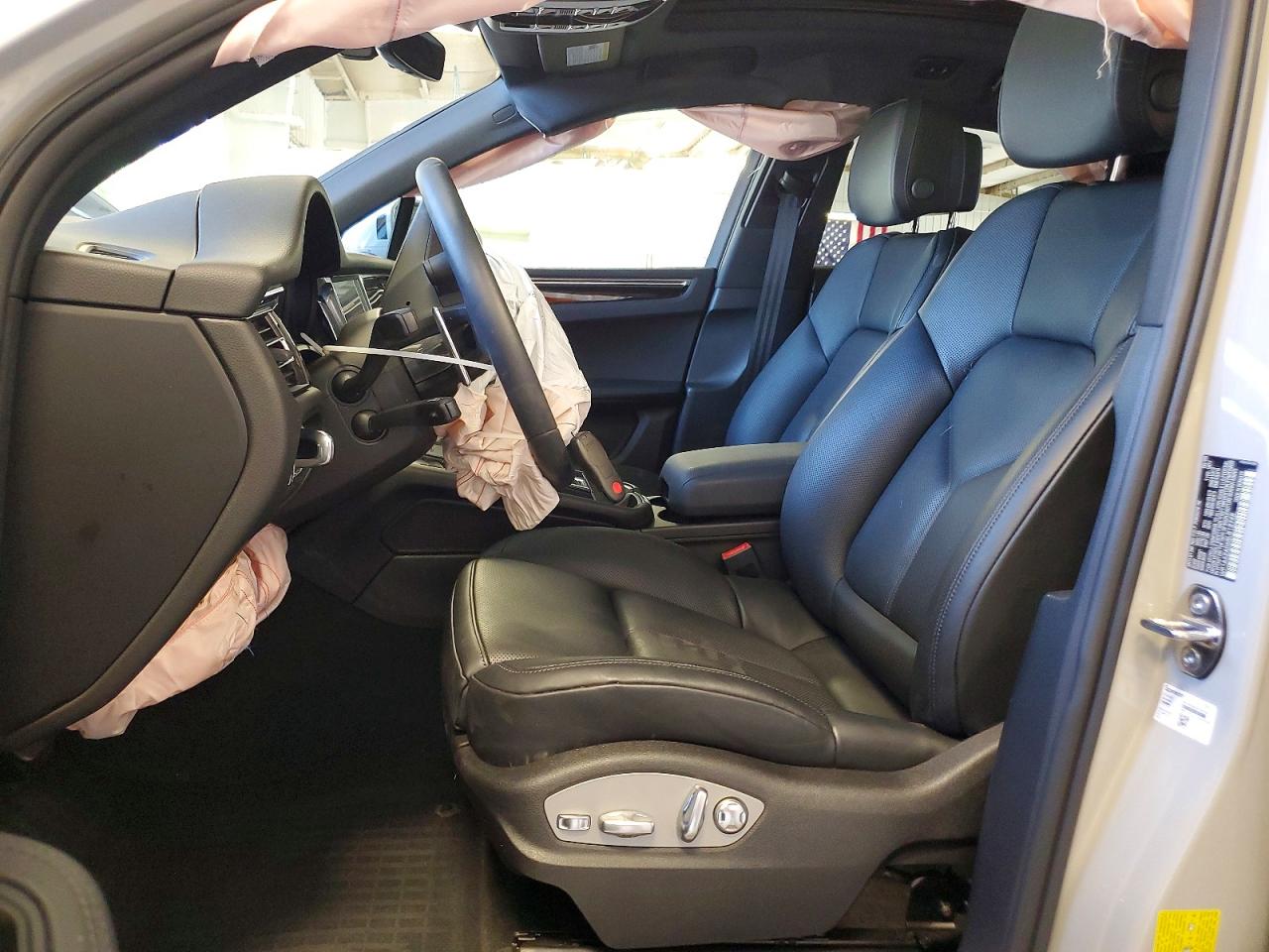 2025 PORSCHE 918 Macan, Macan T