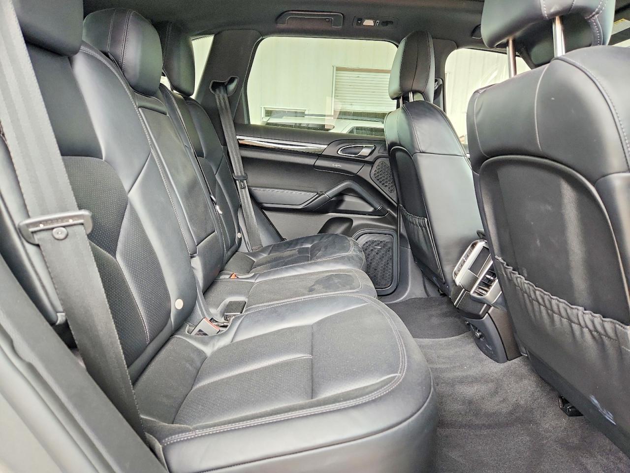 2015 PORSCHE CAYENNE