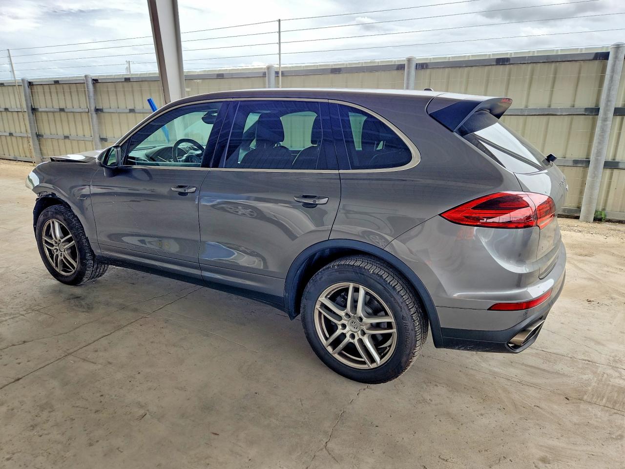 2015 PORSCHE CAYENNE