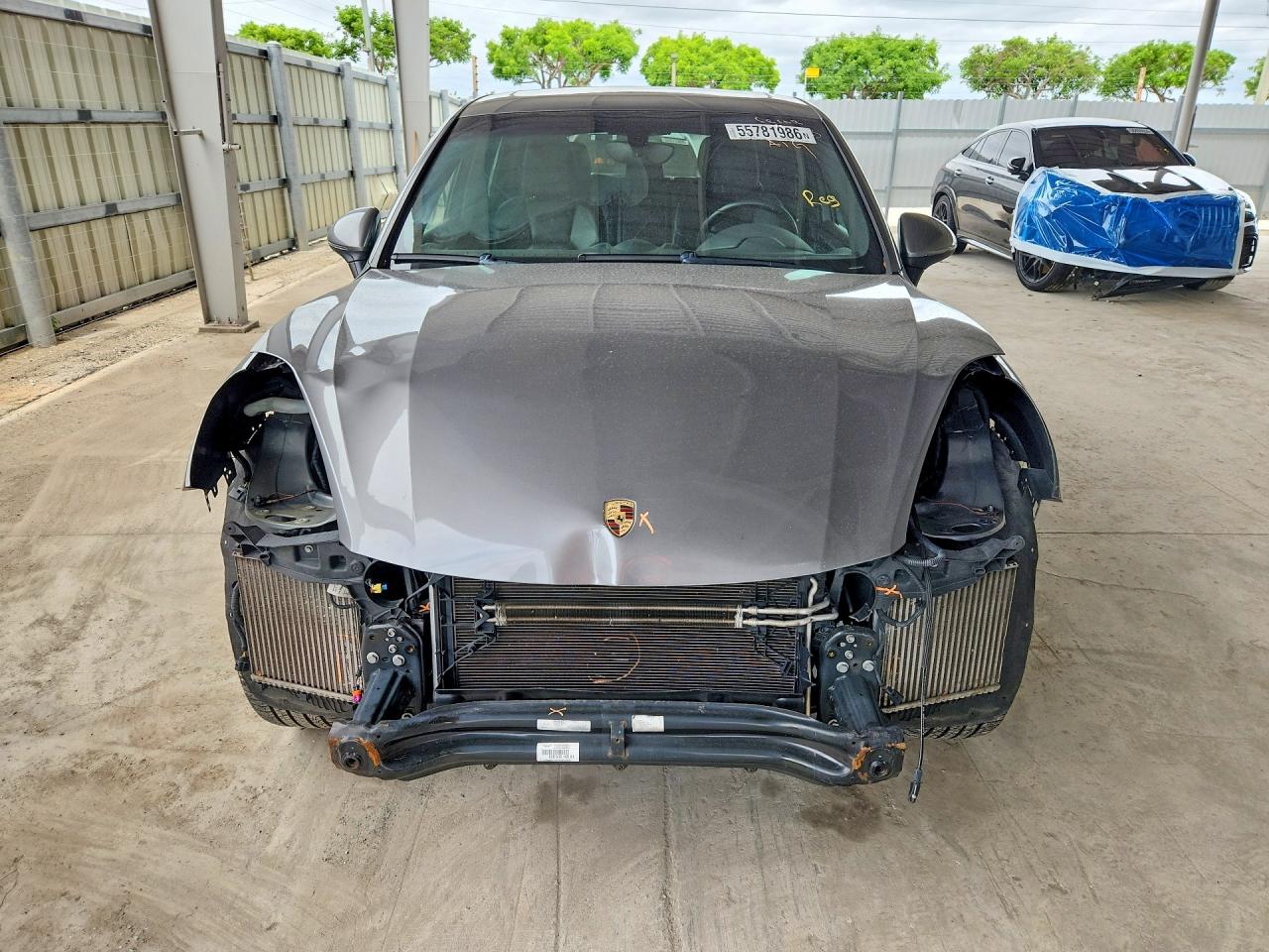 2015 PORSCHE CAYENNE