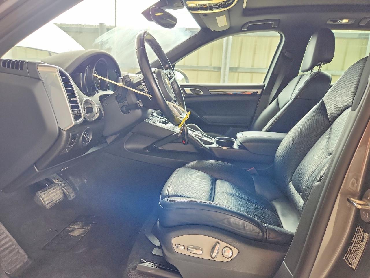2015 PORSCHE CAYENNE
