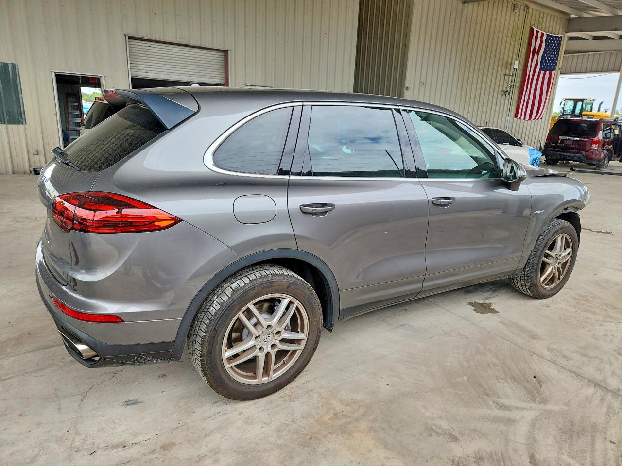 2015 PORSCHE CAYENNE